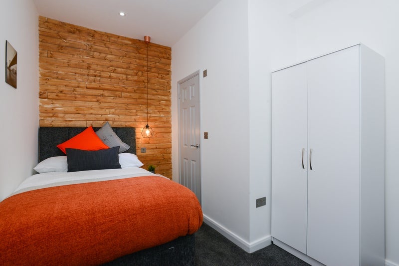 Room Thyra Grove in Nottingham