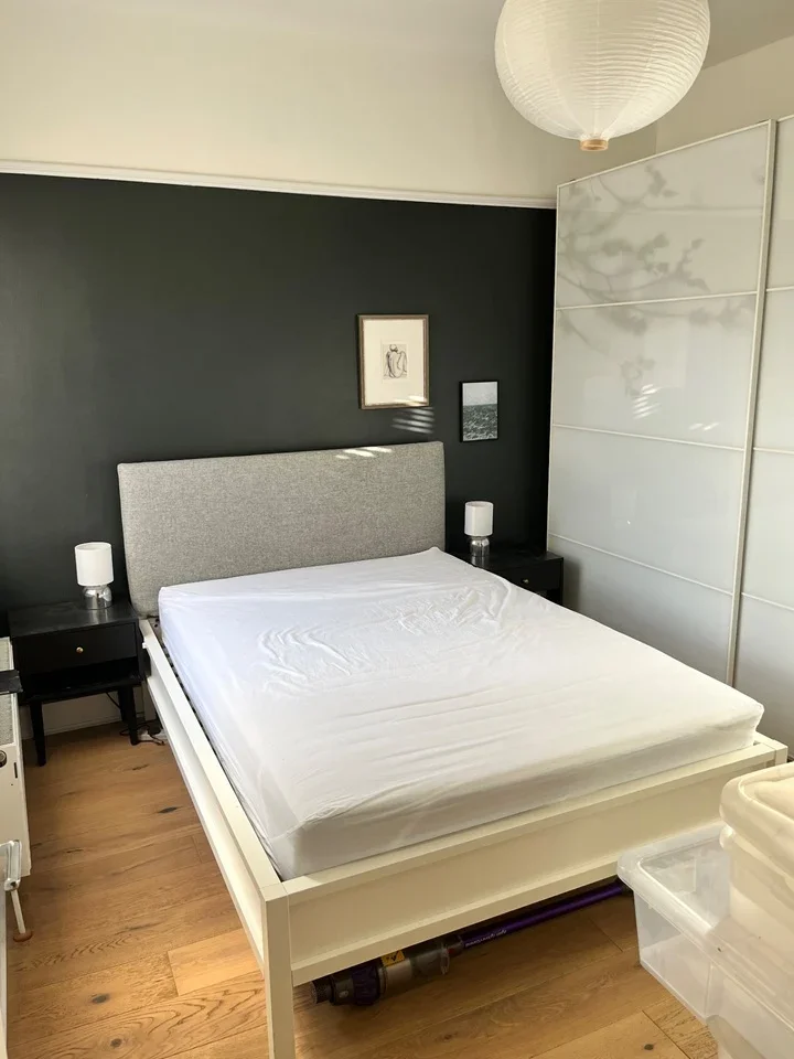 Room Chertsey Road in Greater London