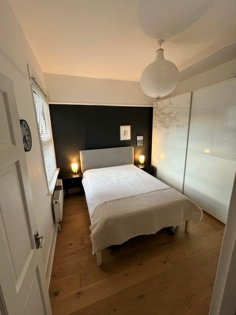 Room Chertsey Road in Greater London