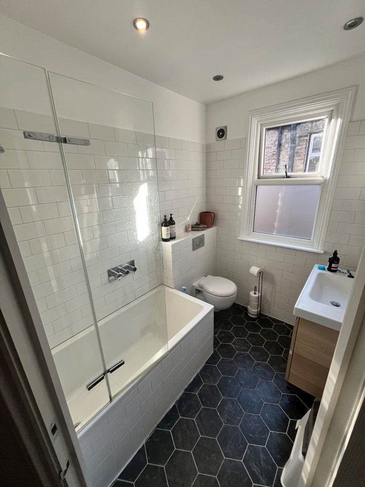 Room Chertsey Road in Greater London