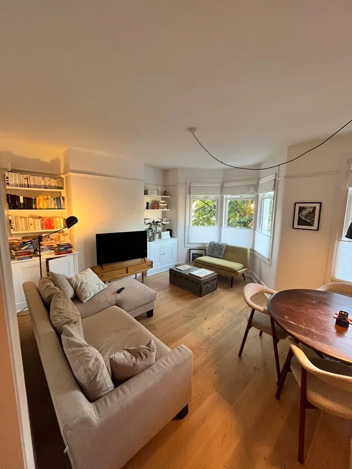 Room Chertsey Road in Greater London