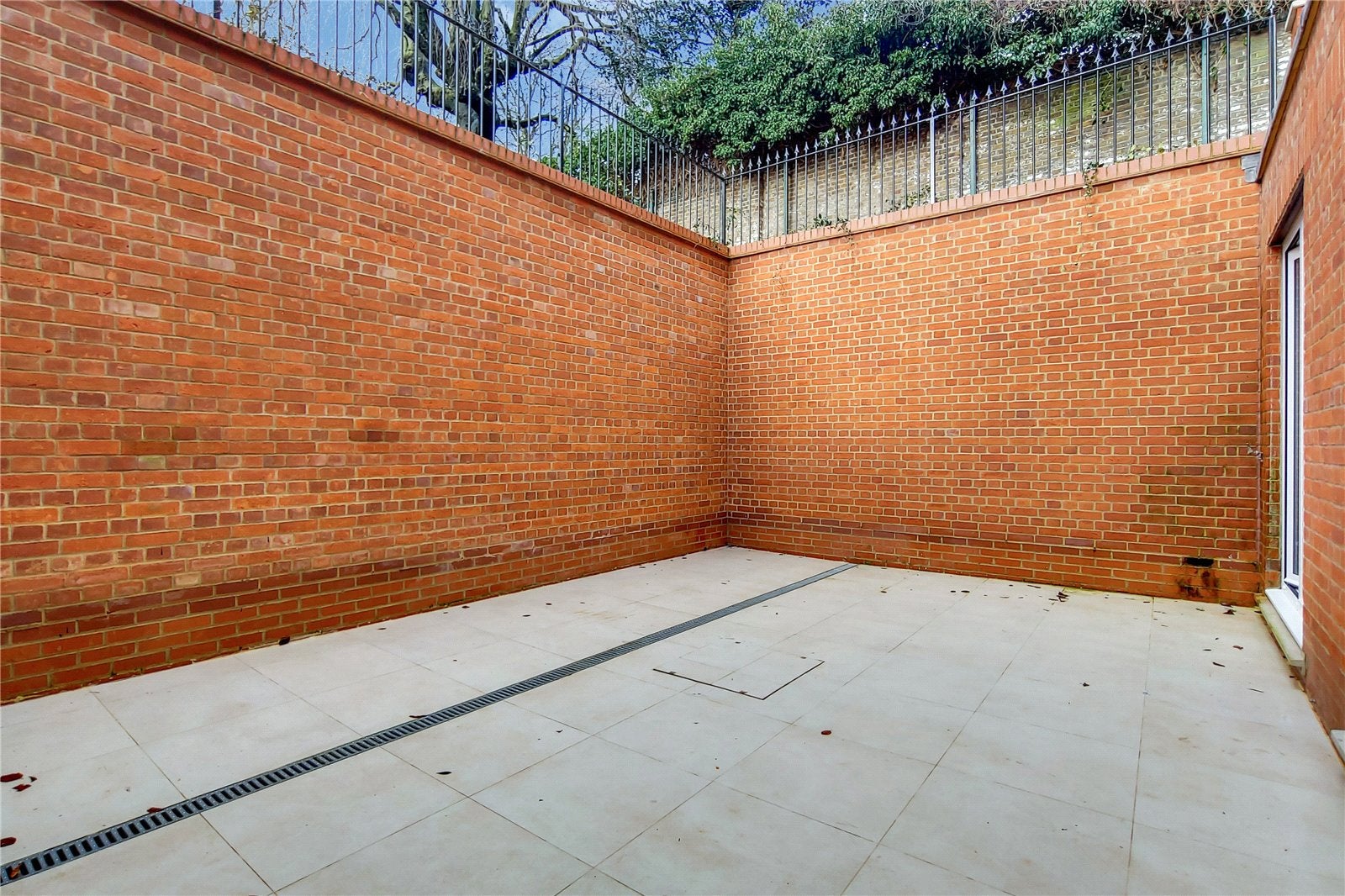 Flat Fitzjohn's Avenue in Greater London