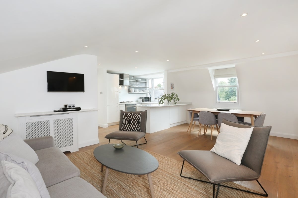 Flat Oxford Gardens in Greater London