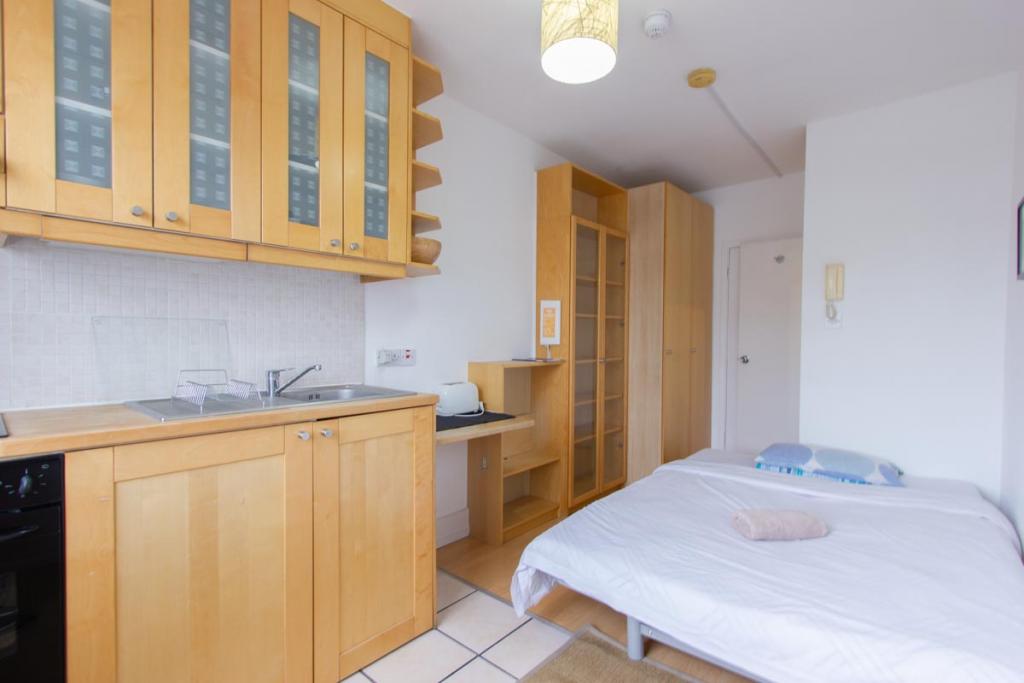Flat Claverton Street in City of Westminster