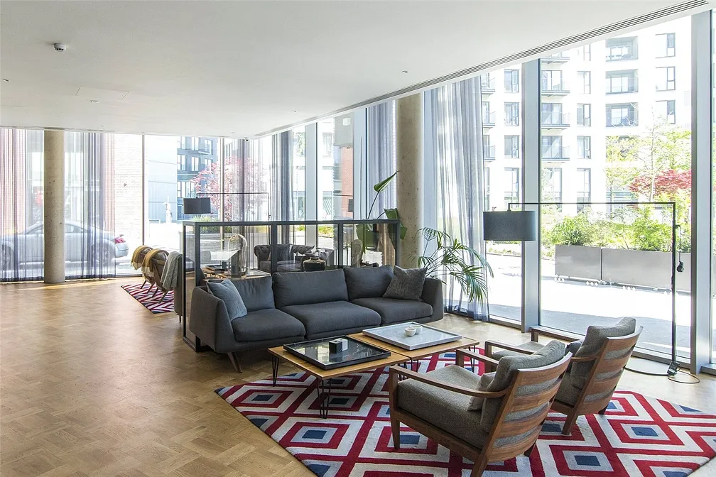 Flat Hale Street in Greater London