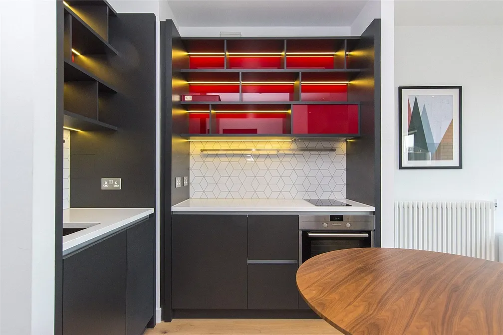 Flat Hale Street in Greater London