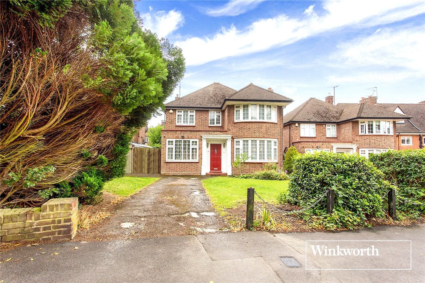 House Hendon Avenue in Greater London