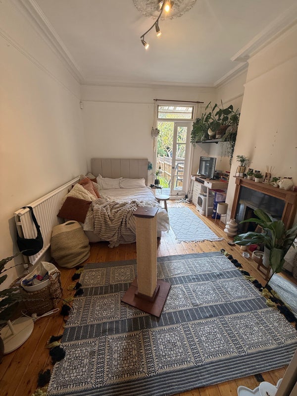 Room St. Julian's Farm Road in Greater London