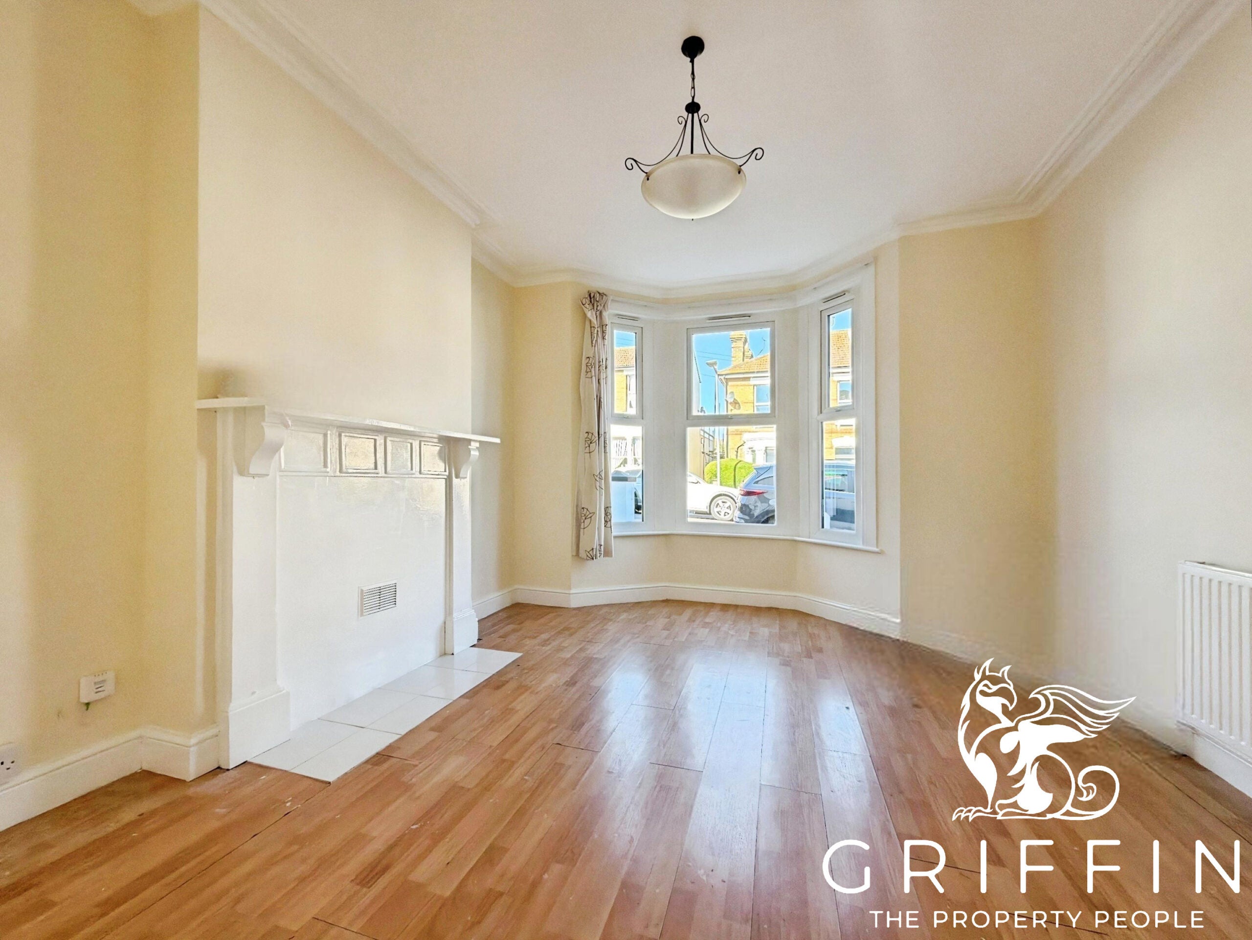 Flat Southsea Avenue in Leigh-on-Sea
