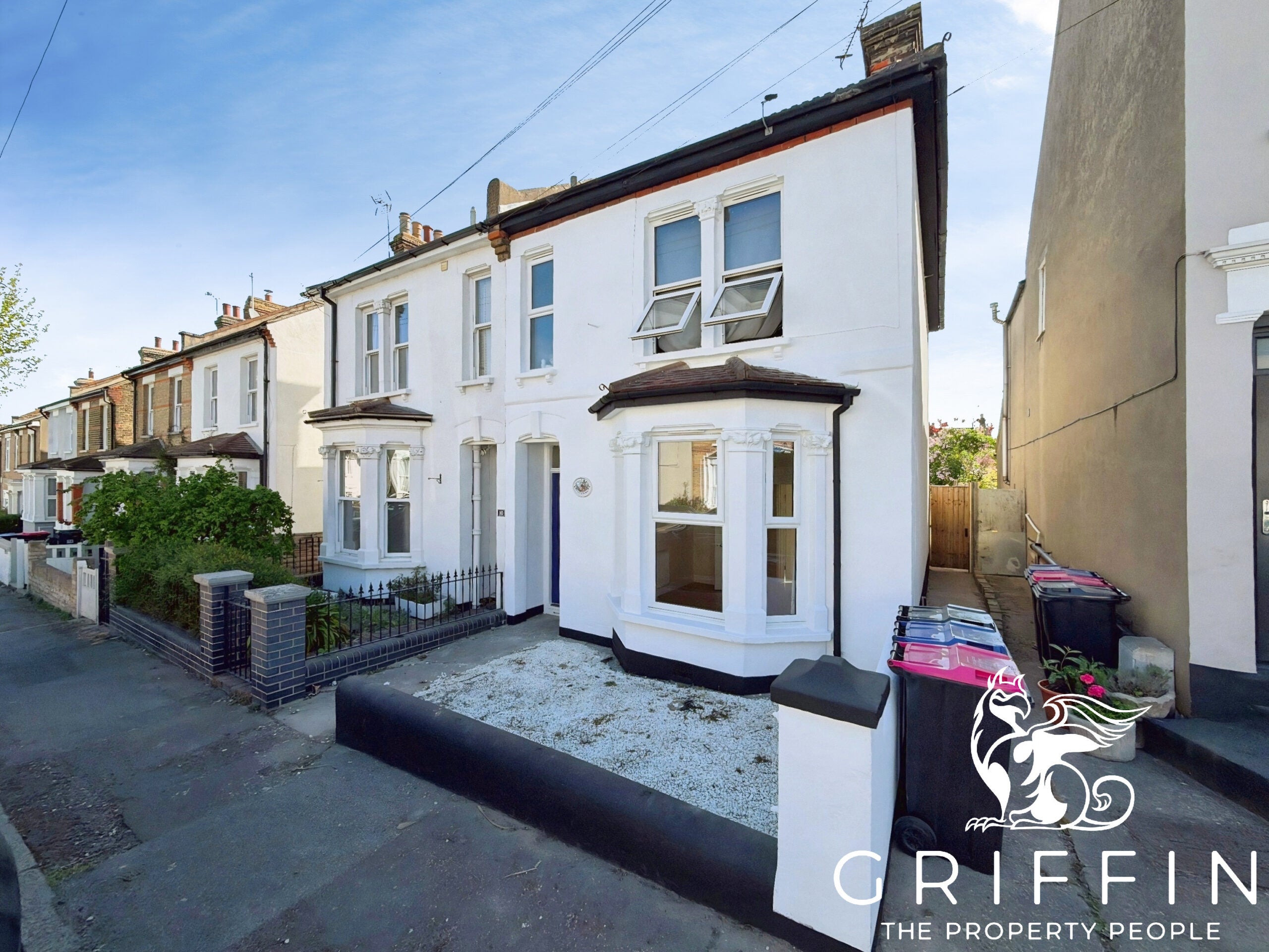 Flat Southsea Avenue in Leigh-on-Sea