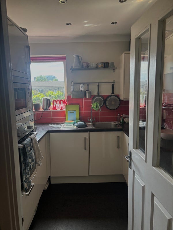 Room Hooper Street in Greater London