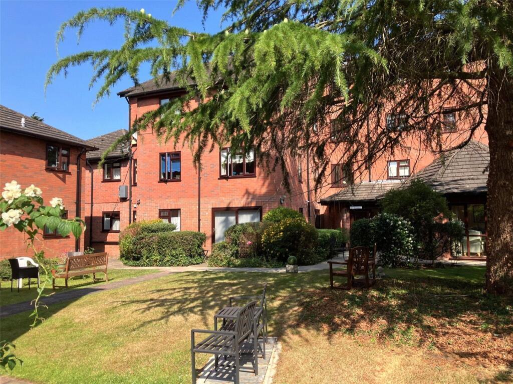 Flat Wellbrook Road in Greater London