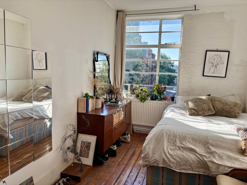 Room Hackney Road in Greater London