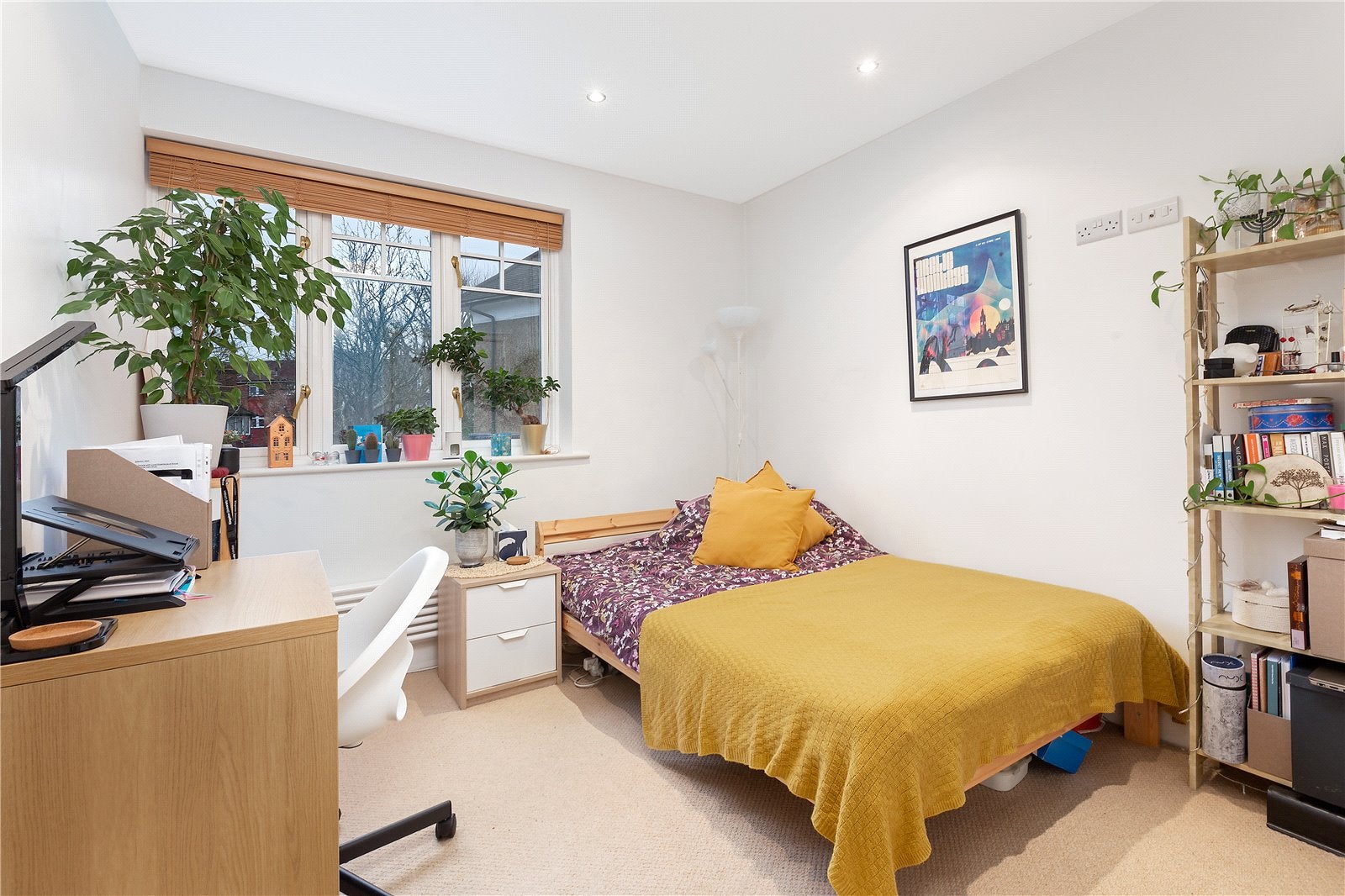 Flat Sheen Gate Gardens in Greater London