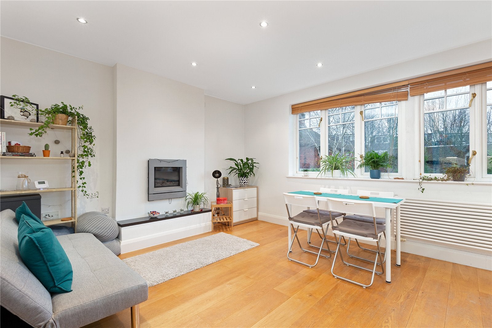 Flat Sheen Gate Gardens in Greater London