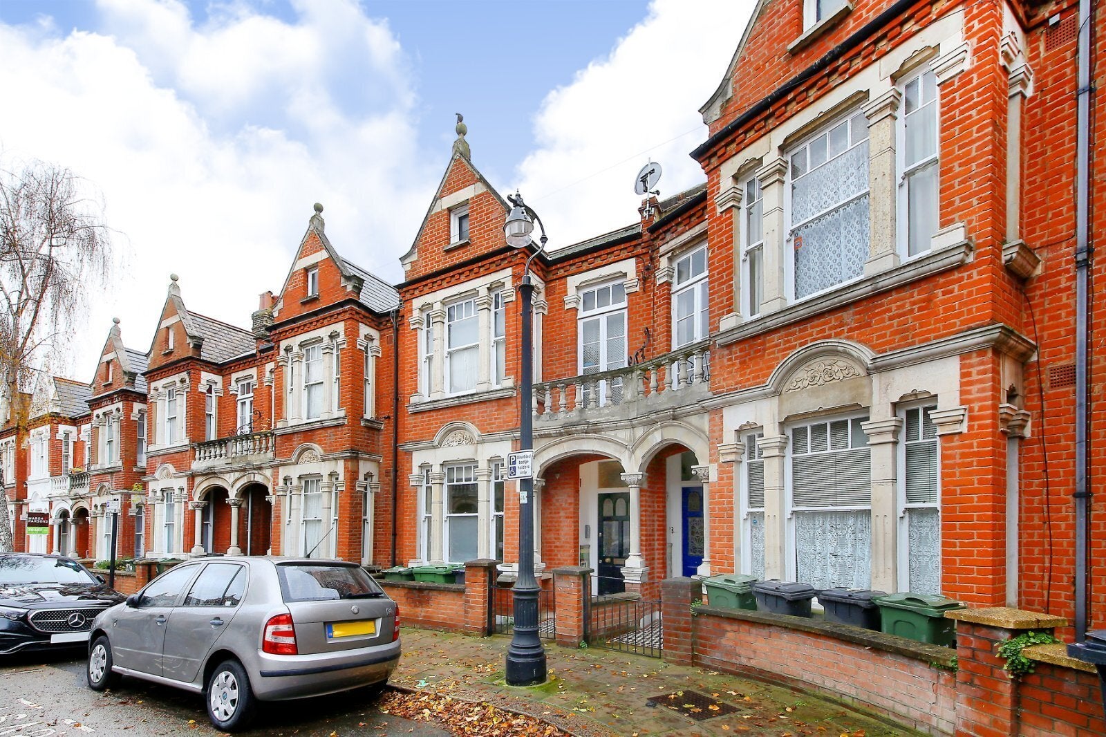 Flat Atherfold Road in Greater London
