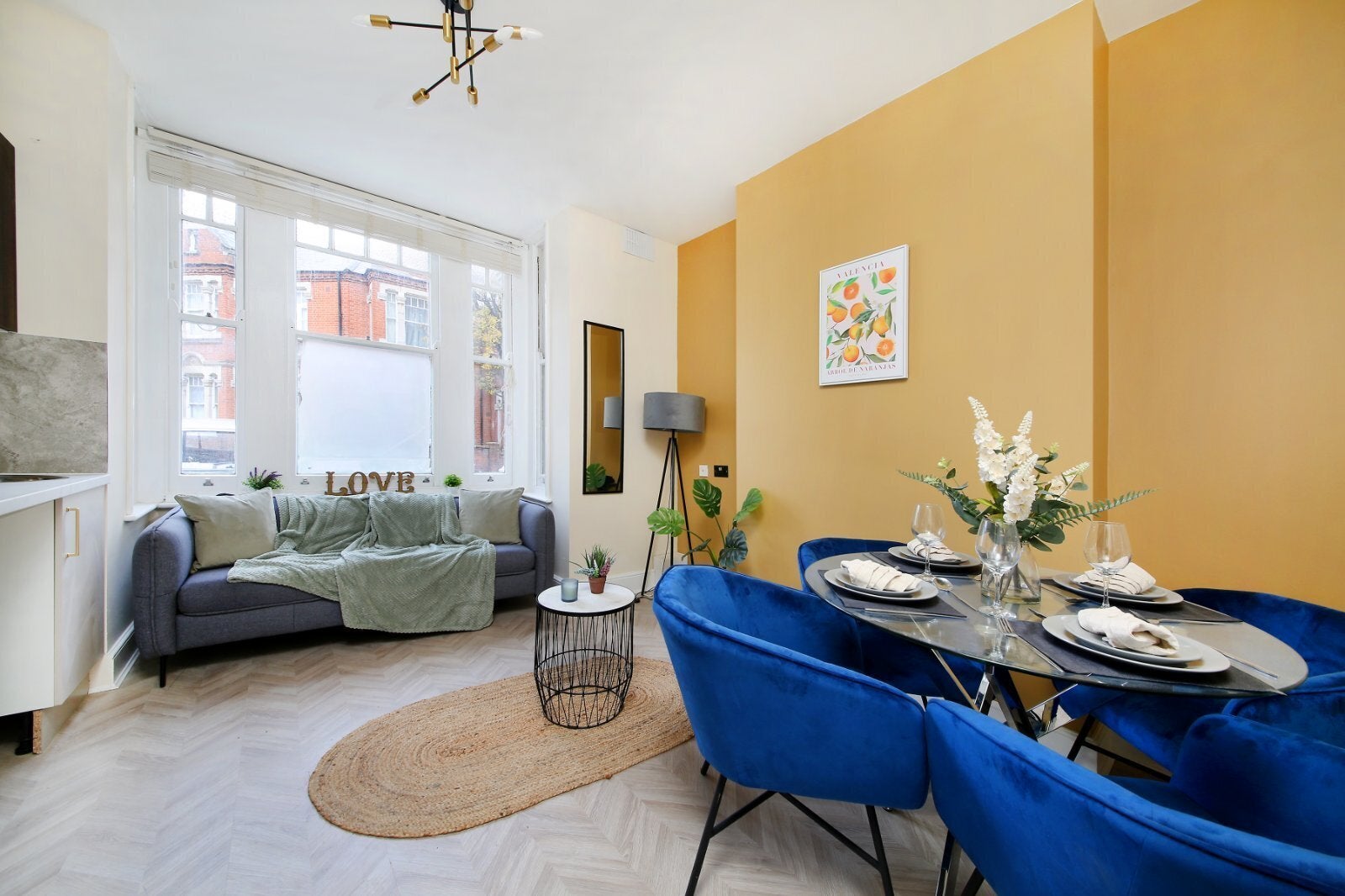 Flat Atherfold Road in Greater London