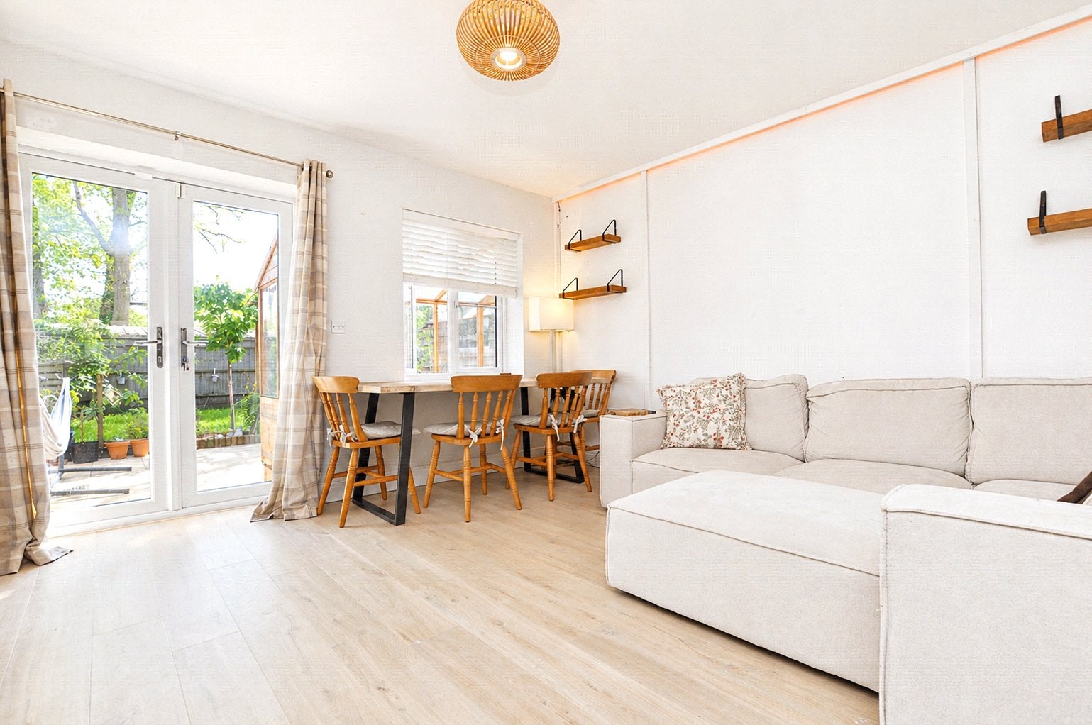 House Cirrus Close in Guildford