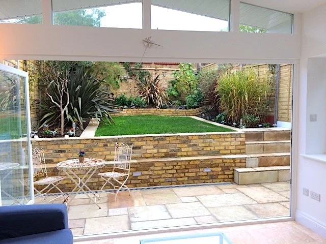 Flat Wimborne Gardens in Greater London