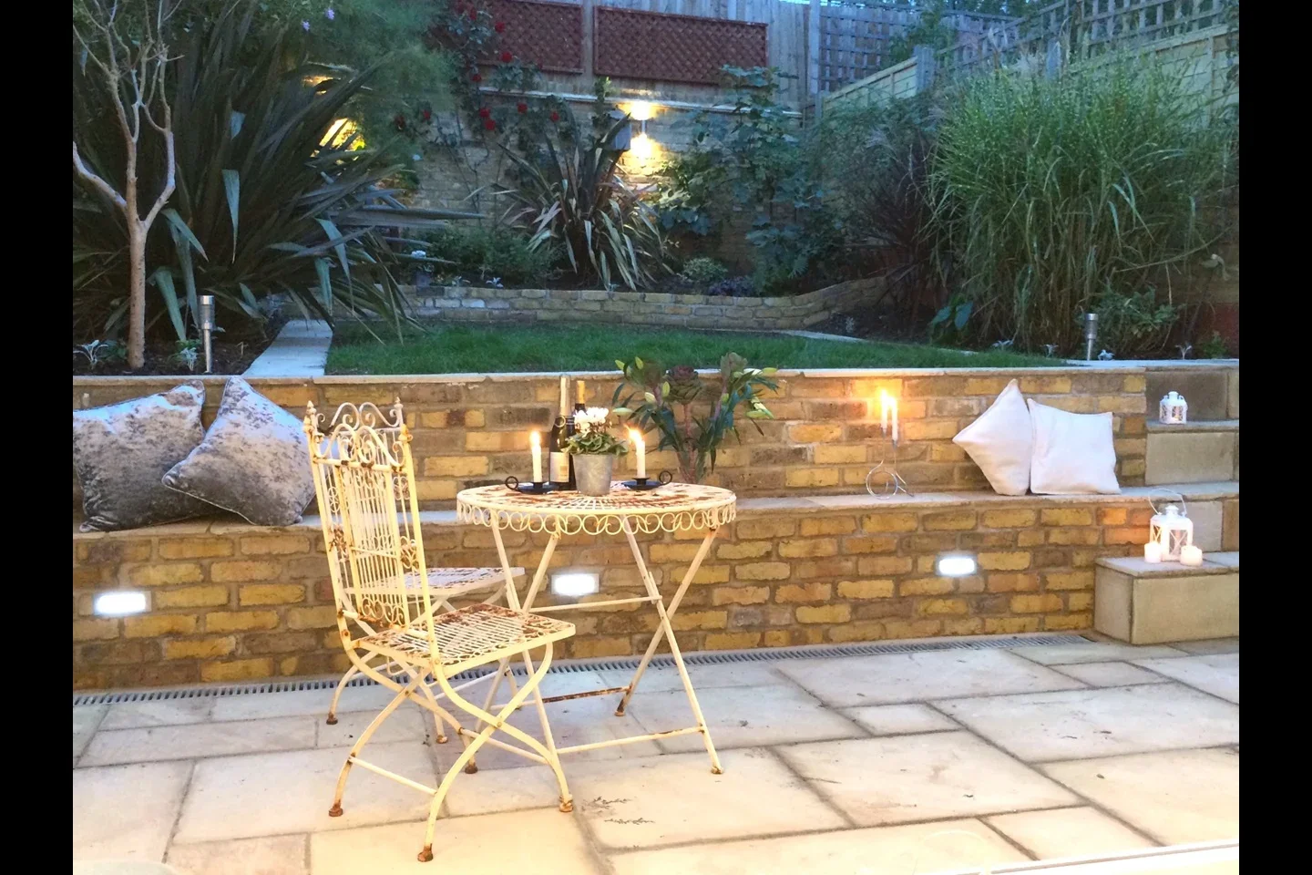 Flat Wimborne Gardens in Greater London