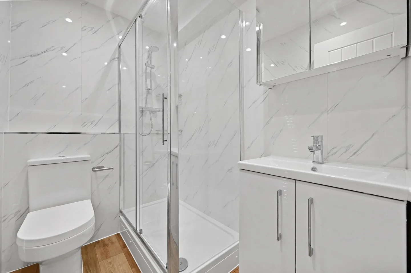 Flat Findon Road in Greater London
