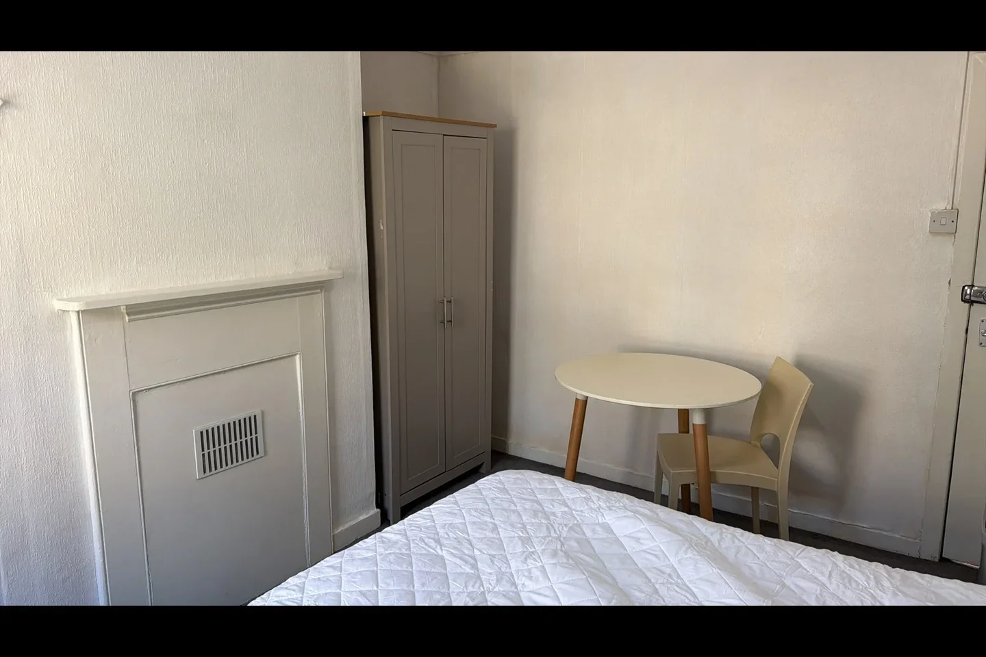 Room Hythe Street in Dartford