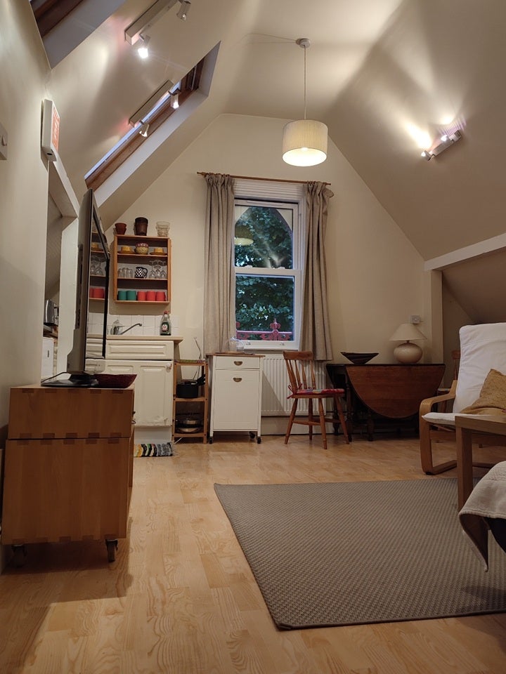 Room Barry Road in Greater London