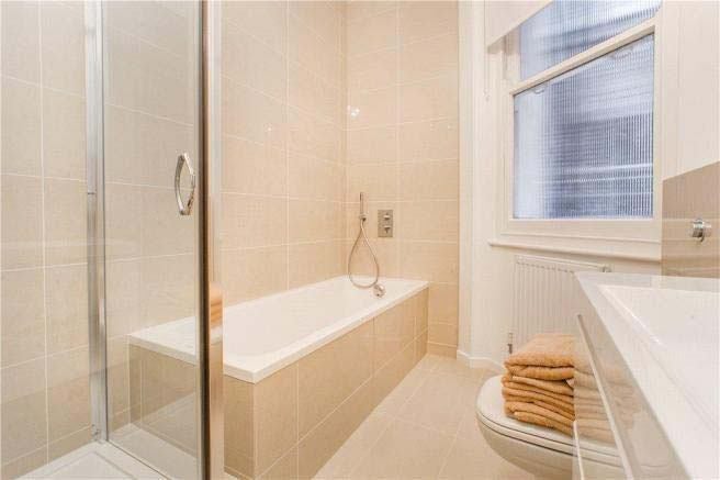 Room Earl's Court Square in Greater London