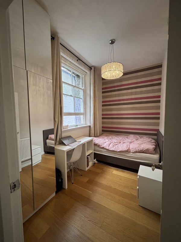 Room Earl's Court Square in Greater London
