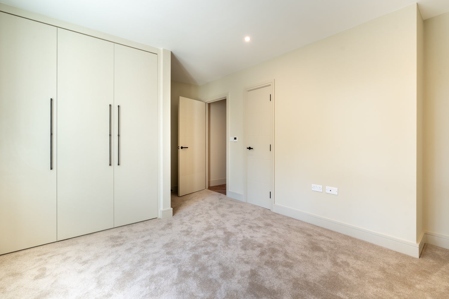 Flat Lapidge Drive in Greater London