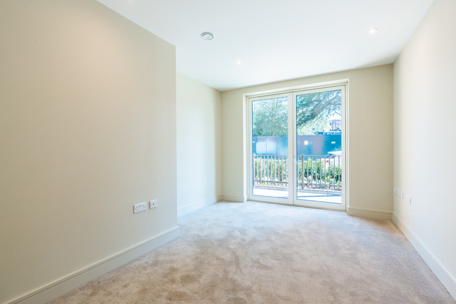 Flat Lapidge Drive in Greater London