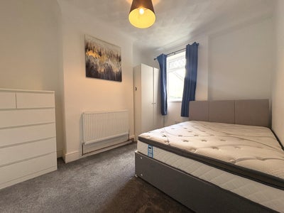 Room Llanmaes Street in Cardiff