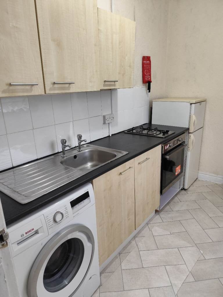 Room Widdrington Road in Coventry