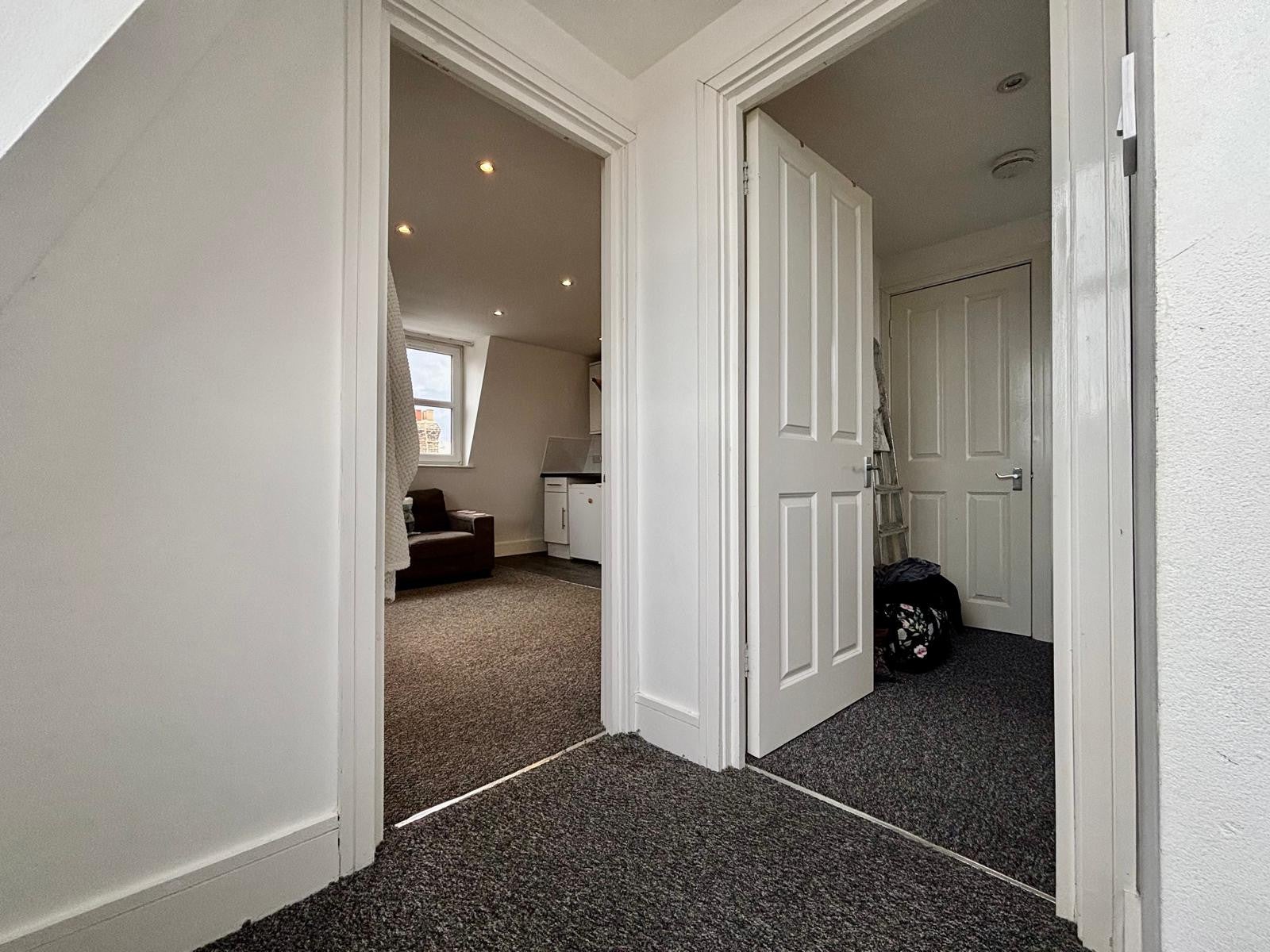 Flat Trinity Road in Greater London