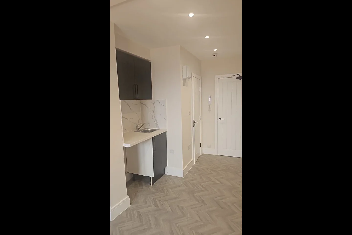 Flat Birch Close in Greater London