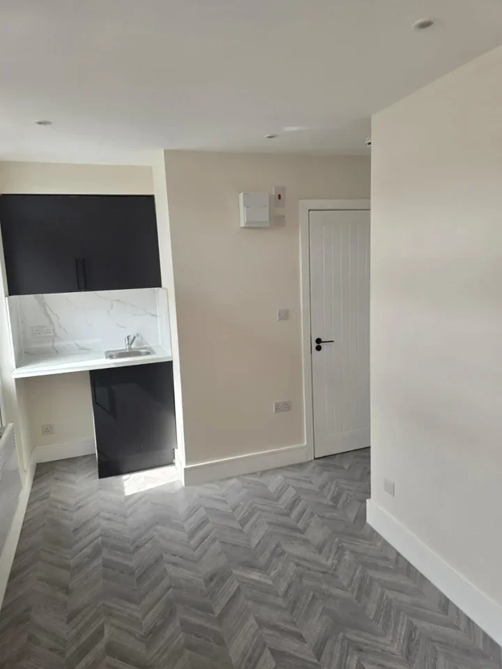 Flat Birch Close in Greater London