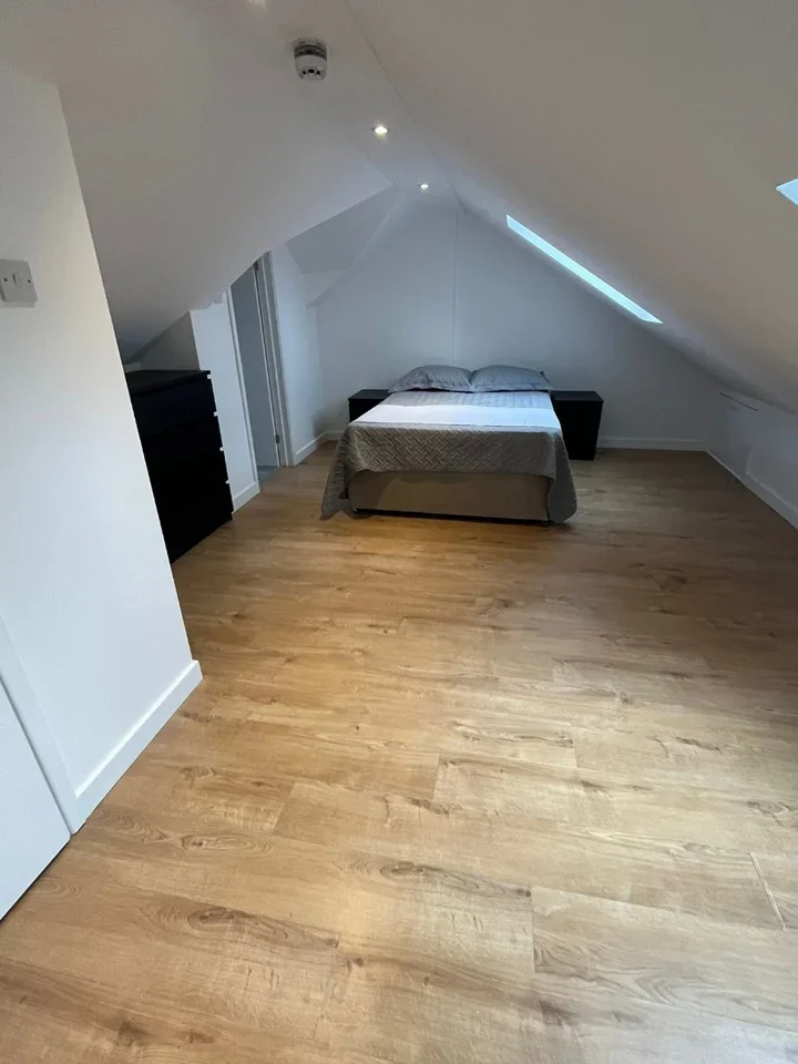 Room Burrage Road in Greater London