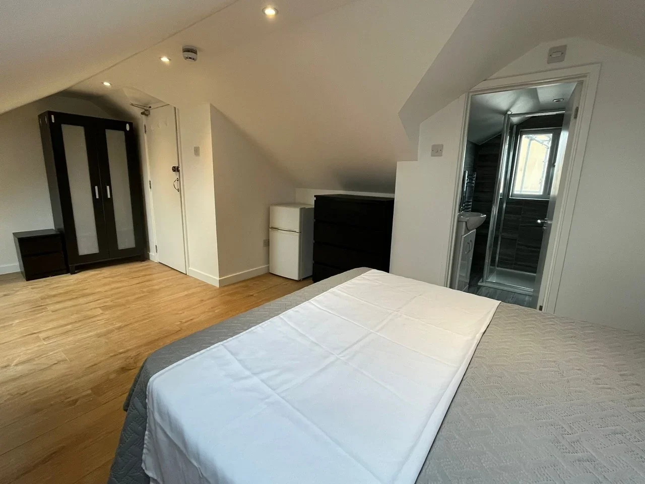 Room Burrage Road in Greater London