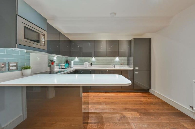 Room Shirley Street in Greater London