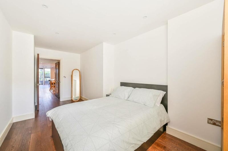 Room Shirley Street in Greater London