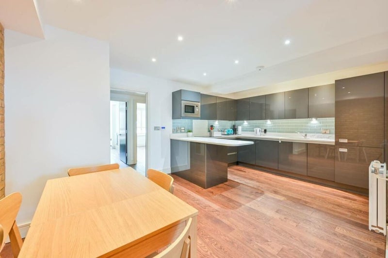 Room Shirley Street in Greater London