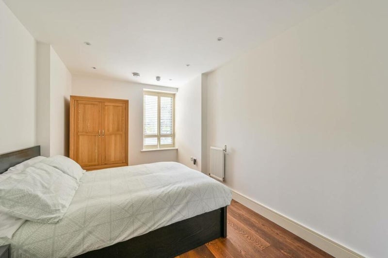 Room Shirley Street in Greater London