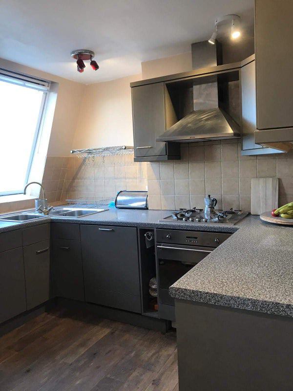 Room King's Road in Greater London