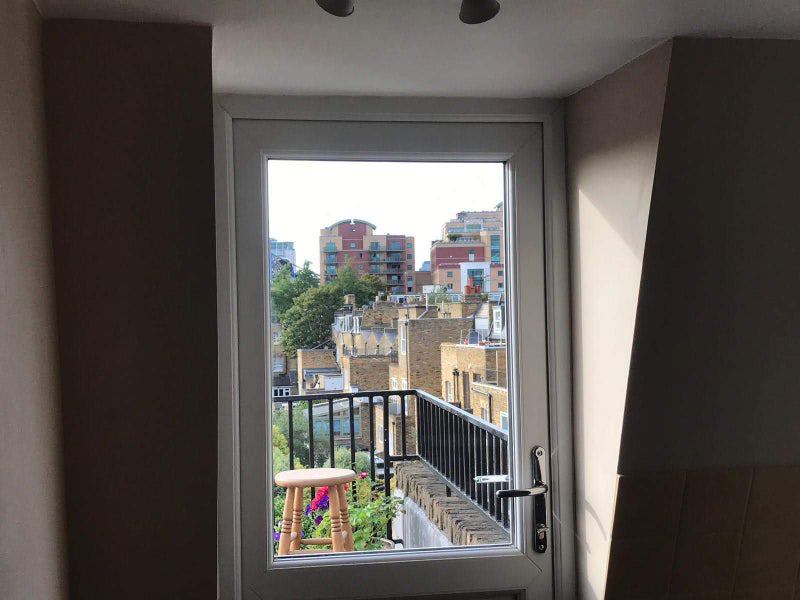 Room King's Road in Greater London