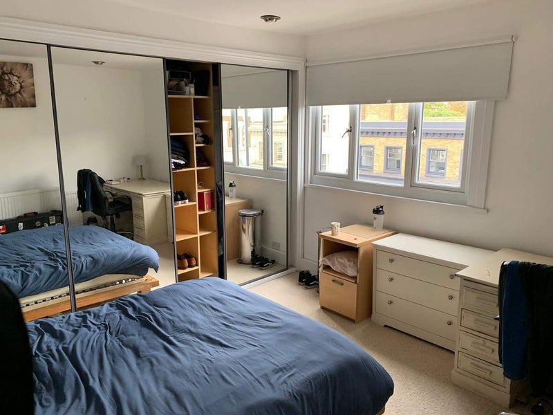 Room King's Road in Greater London