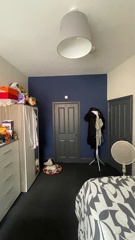 Room Shields Road in Newcastle upon Tyne