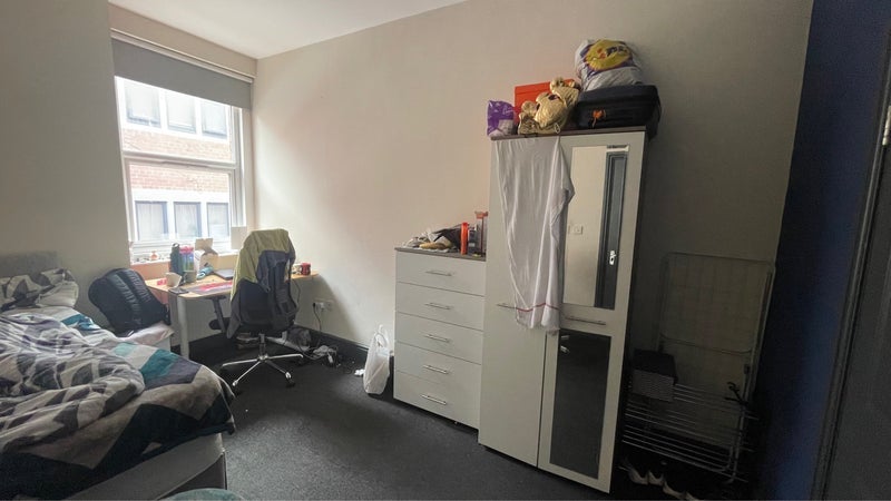 Room Shields Road in Newcastle upon Tyne