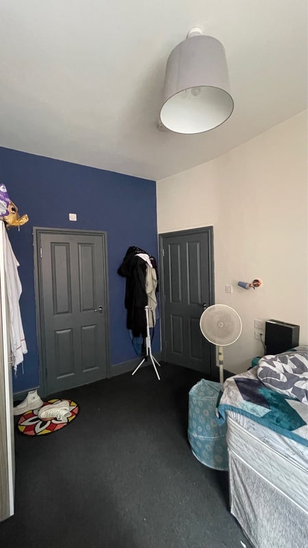 Room Shields Road in Newcastle upon Tyne