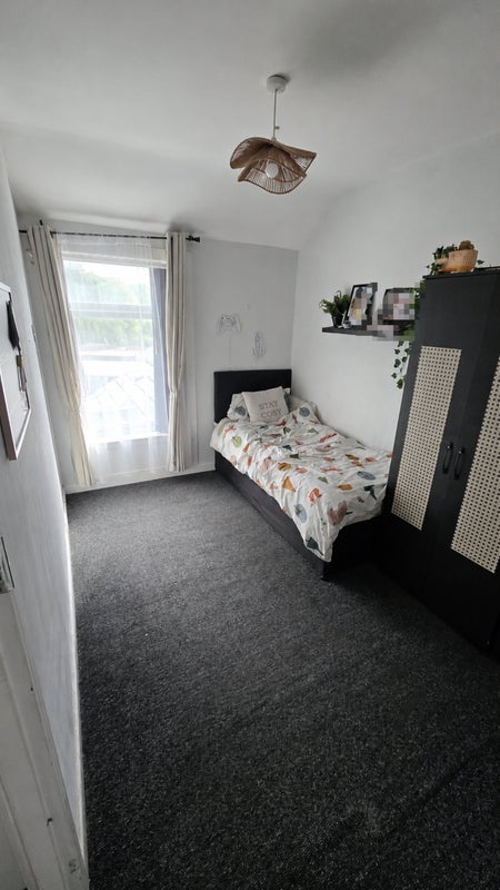 Room Elmwood Road in Birmingham
