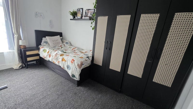 Room Elmwood Road in Birmingham